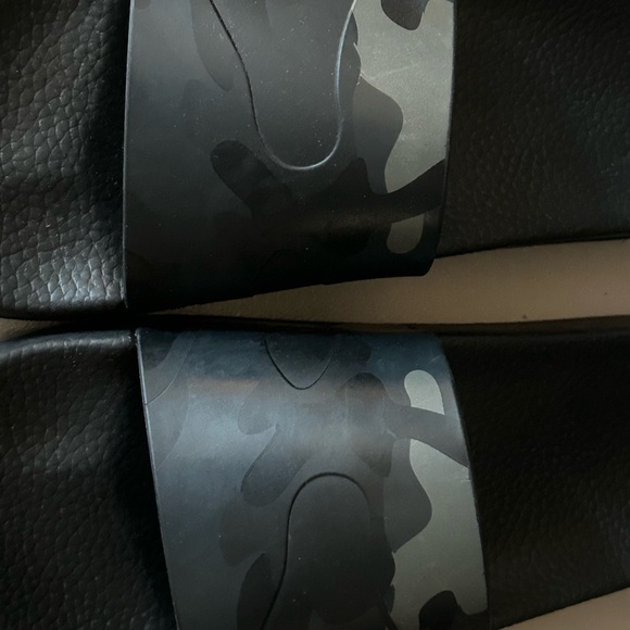 Valentino slides - Picture 2 of 6